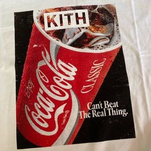 Kith x Coca cola tshirt sz M